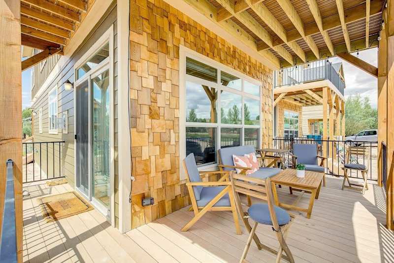 Edgewater Cabin on the Fraser River