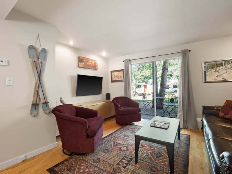 2-BR Condo by Vail Resort: Outdoor Patio, Parking