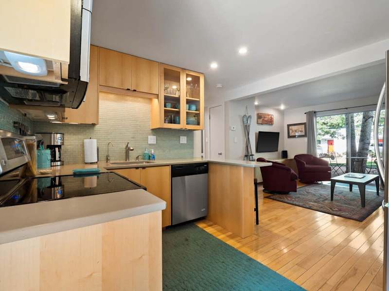 2-BR Condo by Vail Resort: Outdoor Patio, Parking