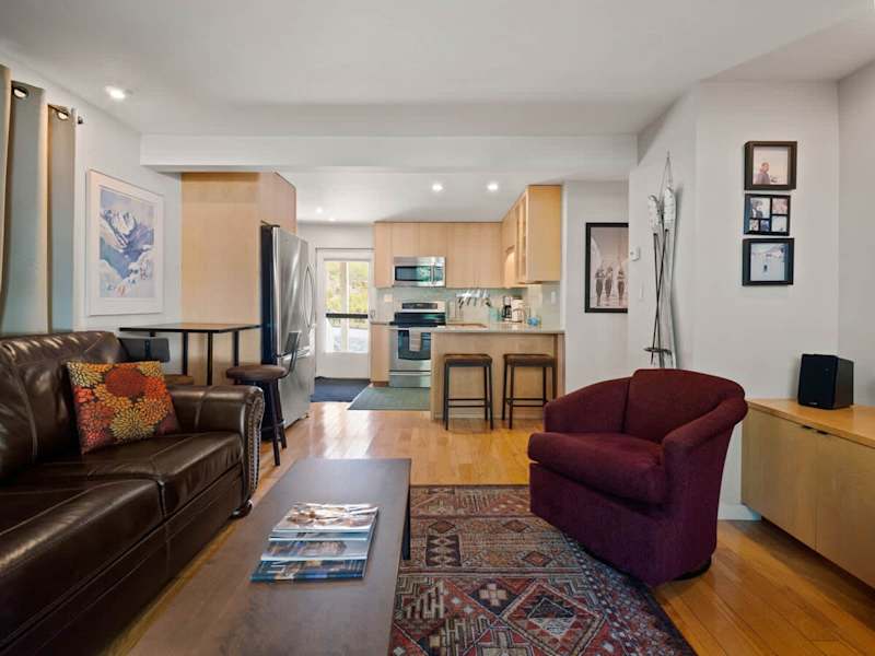 2-BR Condo by Vail Resort: Outdoor Patio, Parking