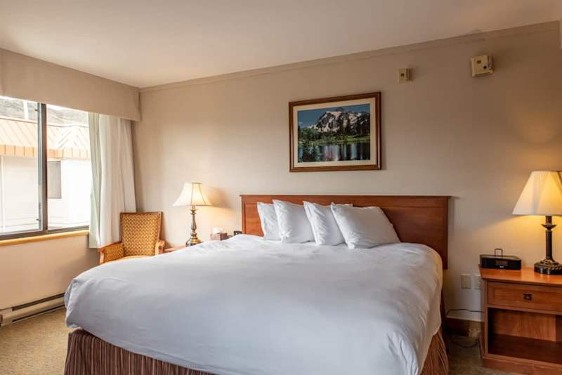 Larger 1BR w/ Pool, Hot Tub, Biking Trails