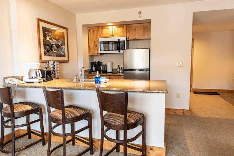 Larger 1BR w/ Pool, Hot Tub, Biking Trails