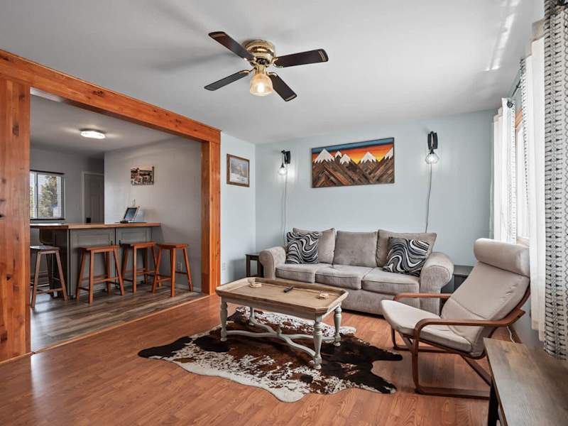 Spacious 4BR - Deck, Grill, Pets OK & for Groups