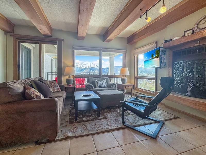 Walk-to-Lift, Hot Tub & Sauna, 2BR Ski Condo